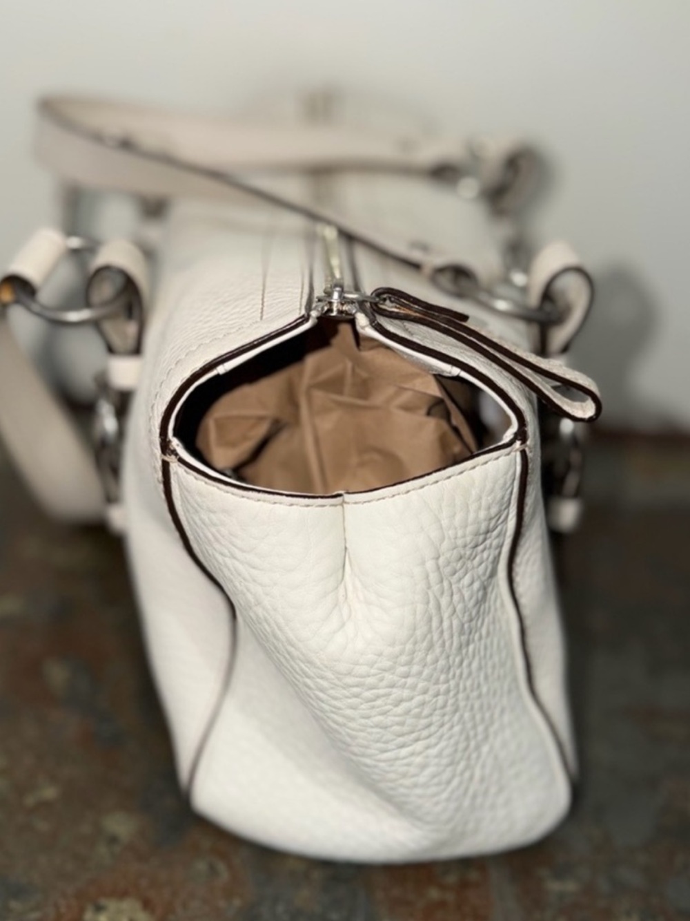 Coach Off White Pebbled Leather Chelsea Zip Satchel Handbag Women’s - Picture 10 of 10